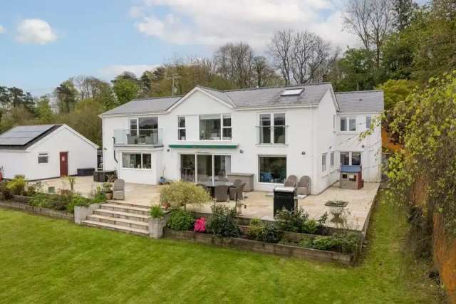 5 bedroom detached house for sale