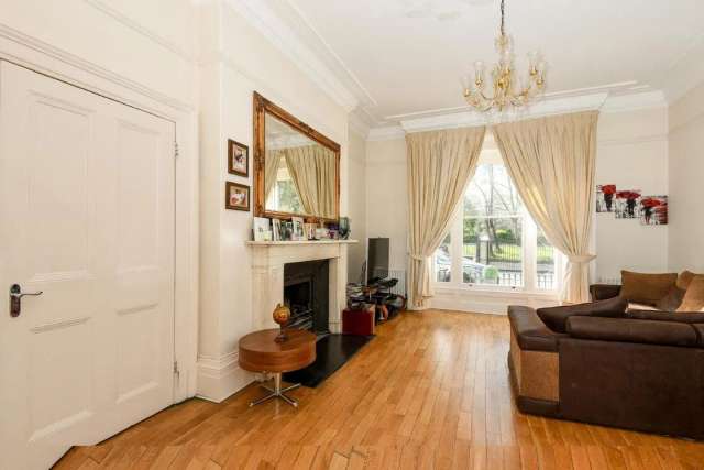 Flat Under Offer in London, England