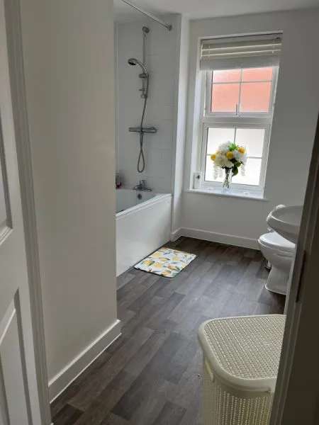 Flat For Rent in Maidstone, England