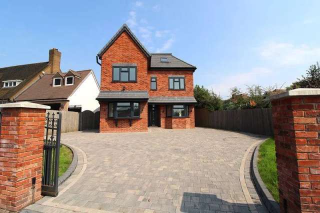 6 bedroom detached house for sale