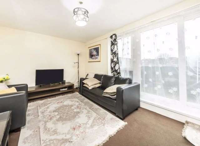 Flat For Sale in Southend-on-Sea, England