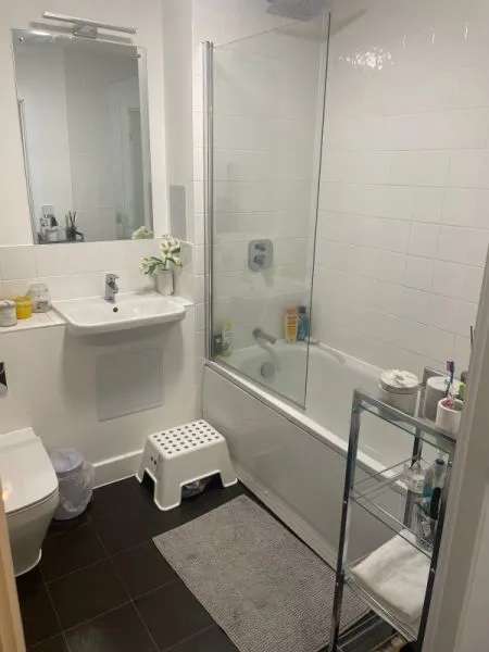 Flat For Rent in Guildford, England