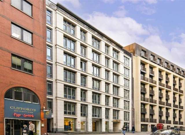 Flat For Sale in City of London, England