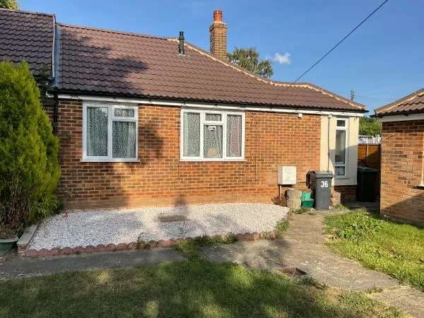 Bungalow For Rent in Ashford, England