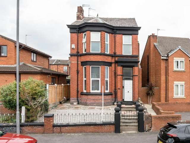 Flat For Sale in St Helens, England