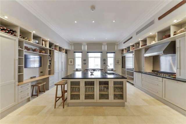 Apartment For Sale in City of Westminster, England