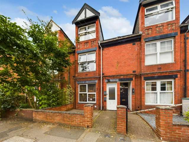 Maisonette For Sale in Lincoln, England