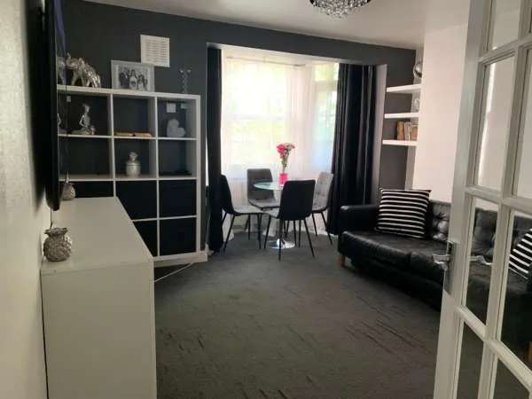 Flat For Rent in Swansea, Wales