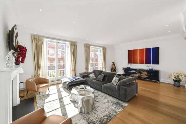 Flat for sale in Green Street, Mayfair, London W1K