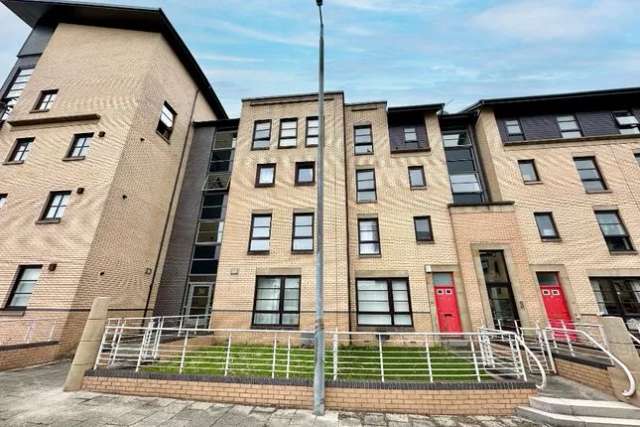 Flat to rent in Handel Place, New Gorbals, Glasgow G5