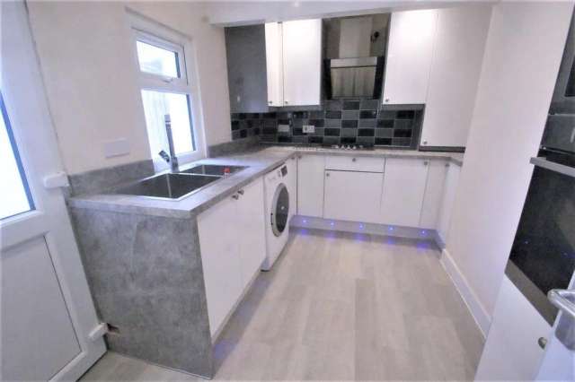 2 bedroom terraced house to rent