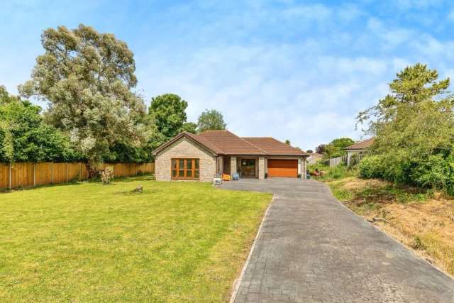 Bungalow For Sale in Bristol, England