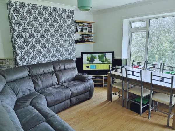 Flat For Rent in Hertsmere, England