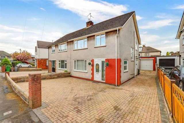 3 bedroom semi-detached house for sale