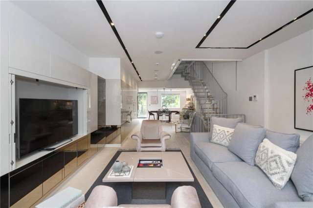 4 bedroom house in St John's Wood