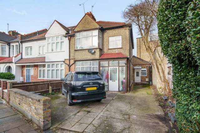 House Under Offer in London, England