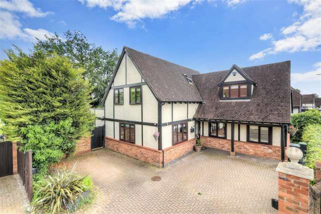 5 bedroom detached house for sale