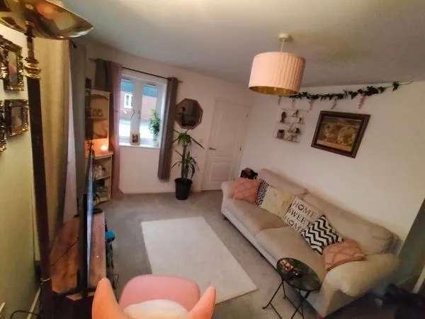 Flat For Rent in Dover, England