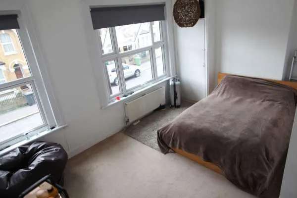 Flat For Rent in Guildford, England