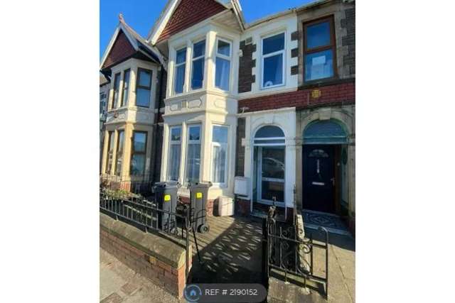 Flat to rent in North Road, Cardiff CF14