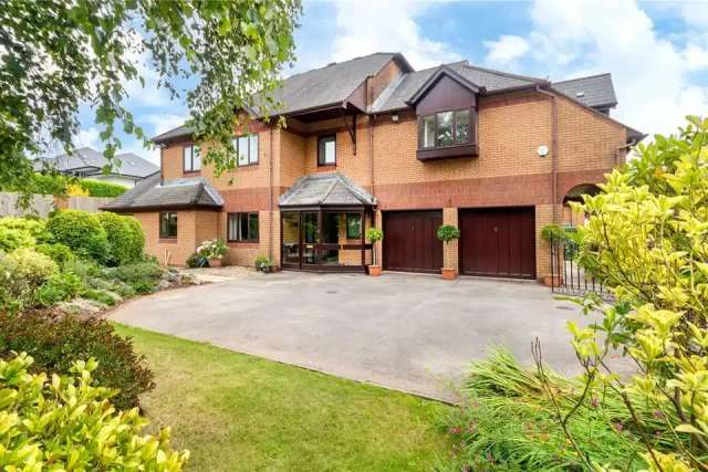 6 bedroom detached house for sale