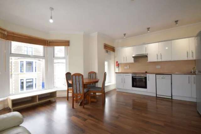 Flat to rent in Claude Road, Roath CF24