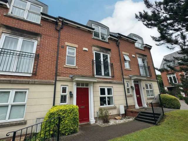 House For Rent in Derby, England