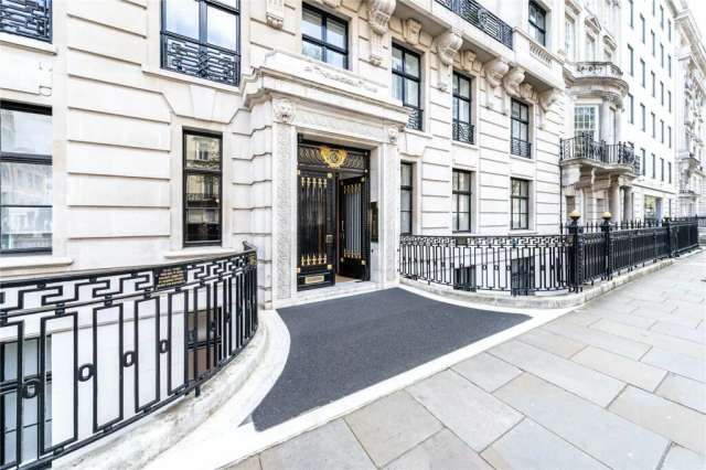 Flat For Sale in City of Westminster, England