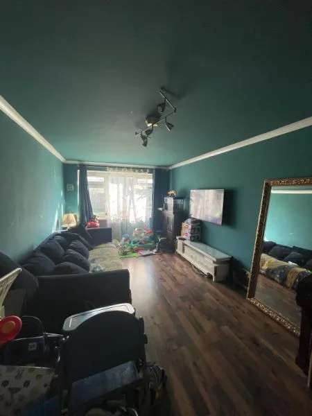 Flat For Rent in Hertsmere, England