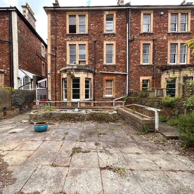 Maisonette For Sale in Bristol, England