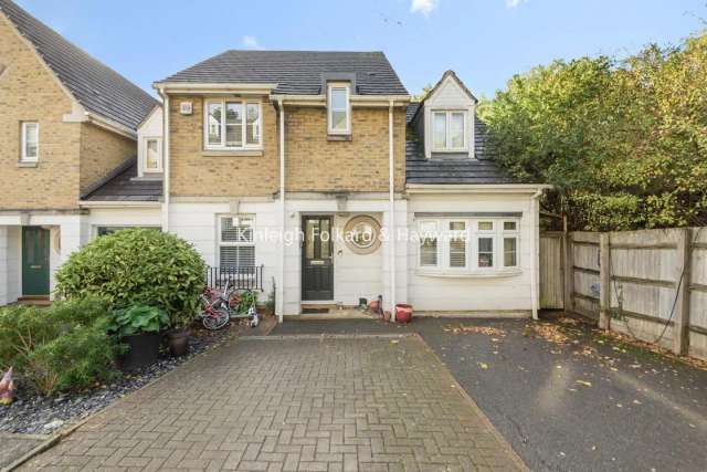 House Under Offer in London, England