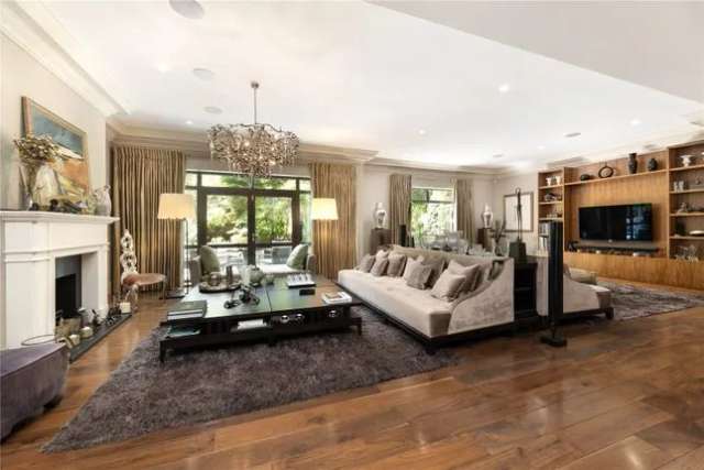 Flat for sale in The Bishops Avenue, London N2