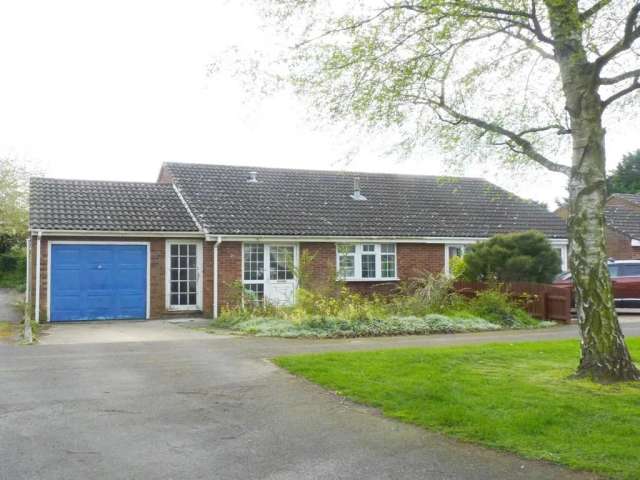 2 bedroom semi-detached bungalow for sale