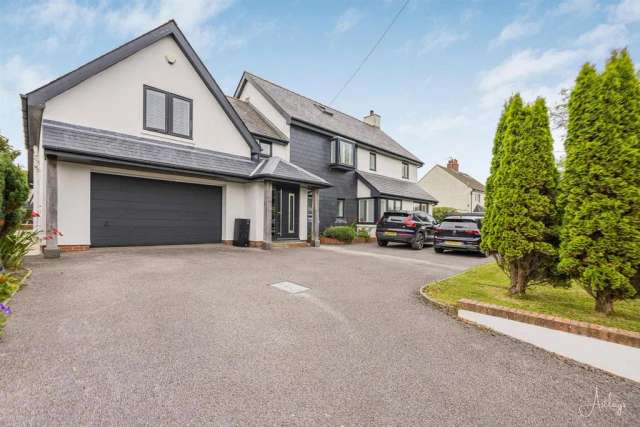 6 bedroom detached house for sale