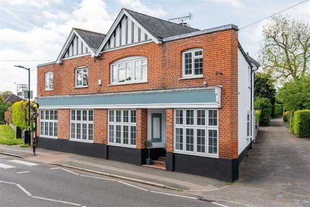 Detached House for sale with 5 bedrooms, High Street, Ingatestone