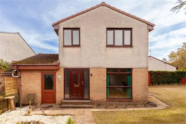 3 Bed House - Detached with 2 Reception Rooms