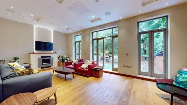 Flat For Sale in City of Westminster, England