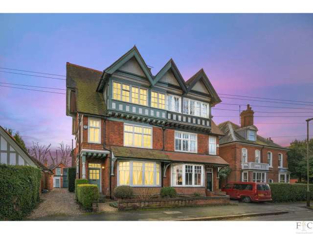 Semi-Detached House for sale with 5 bedrooms, Knighton Drive, Stoneygate