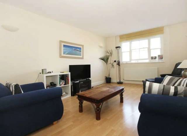 Flat For Sale in City of London, England