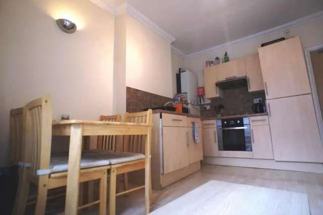 Flat to rent in Richmond Road, Cathays, Cardiff CF24