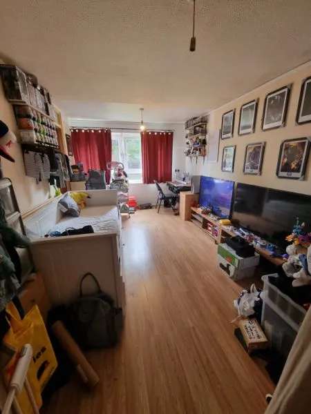 Flat For Rent in Guildford, England