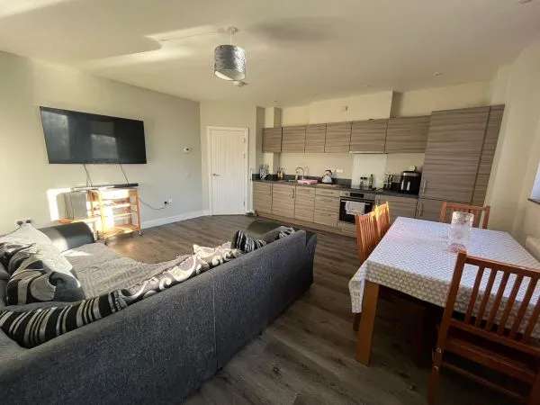 Flat For Rent in Reigate and Banstead, England