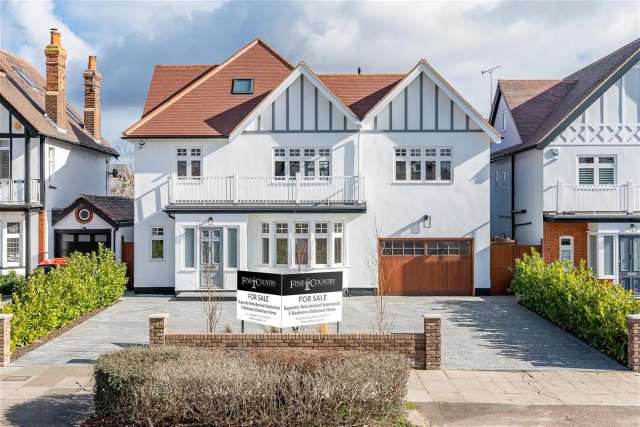 Detached House for sale with 5 bedrooms, Chalkwell Avenue, Westcliff-On-Sea