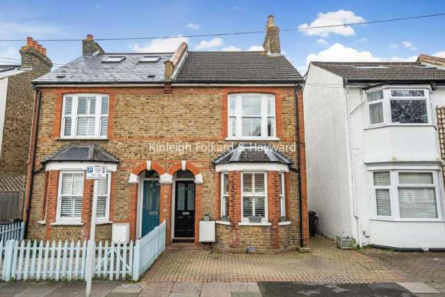 House Under Offer in London, England