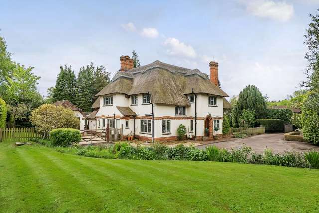 Detached House for sale with 4 bedrooms, The Drive, Wonersh