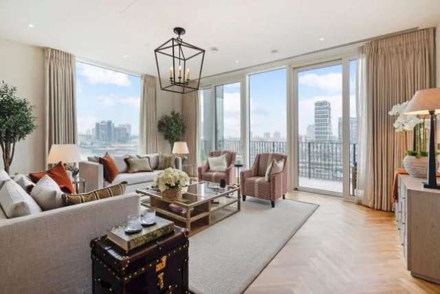 Flat for sale in Central Avenue, London SW6