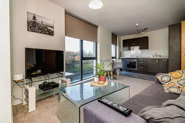 2 bedroom  Flat for sale, Salford, M3