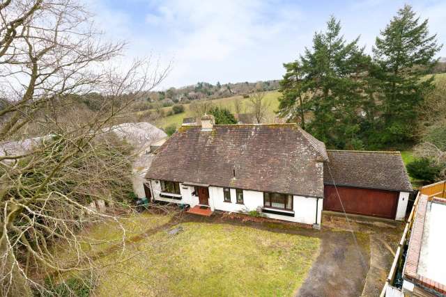 Detached Bungalow for sale with 3 bedrooms, Furze Hill, Kingswood