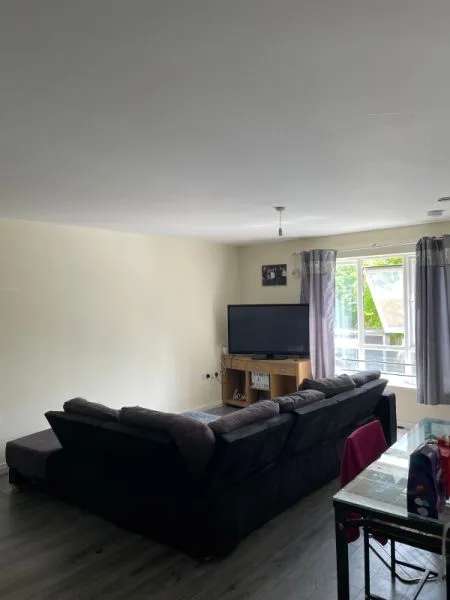 Flat For Rent in Elmbridge, England