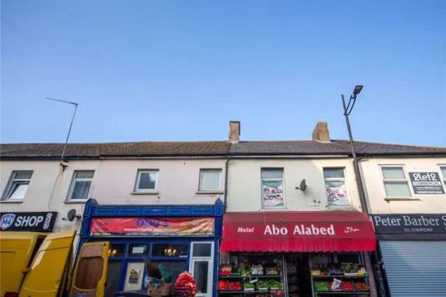 Flat to rent in Clifton Street, Roath, Cardiff CF24